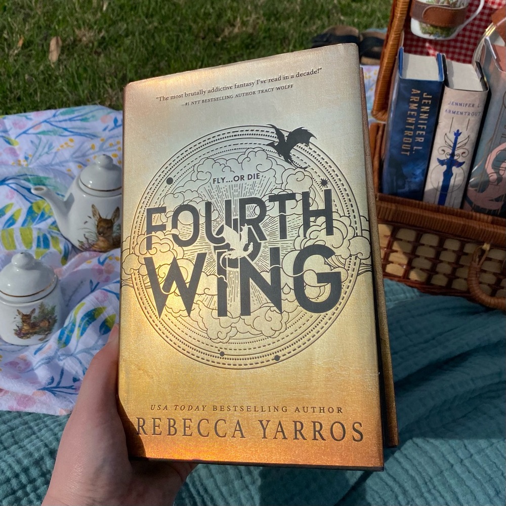 📖📚Fourth Wing by Rebecca Yarros First Edition May 2023 Sprayed Edges📚📖